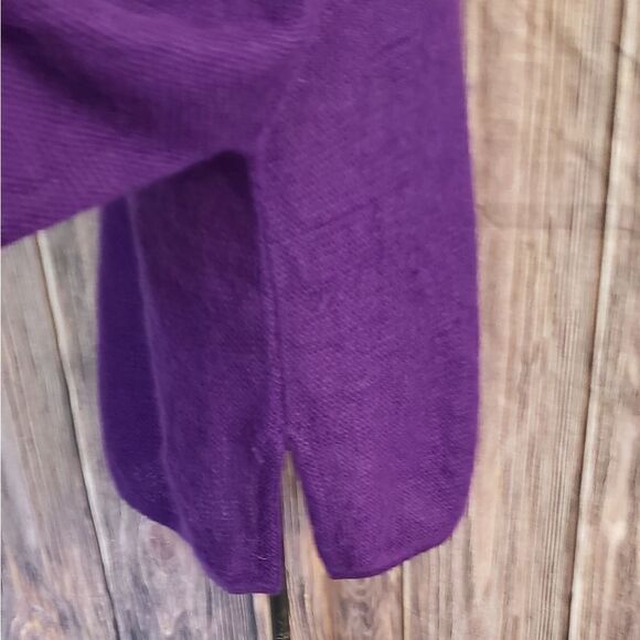 Henri Bendel Lightweight Spring Sweater - Picture 3 of 10